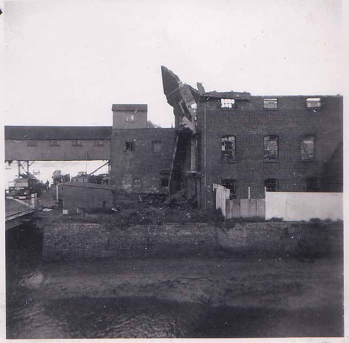 KLF • View topic Fire on quay 1950s then and now